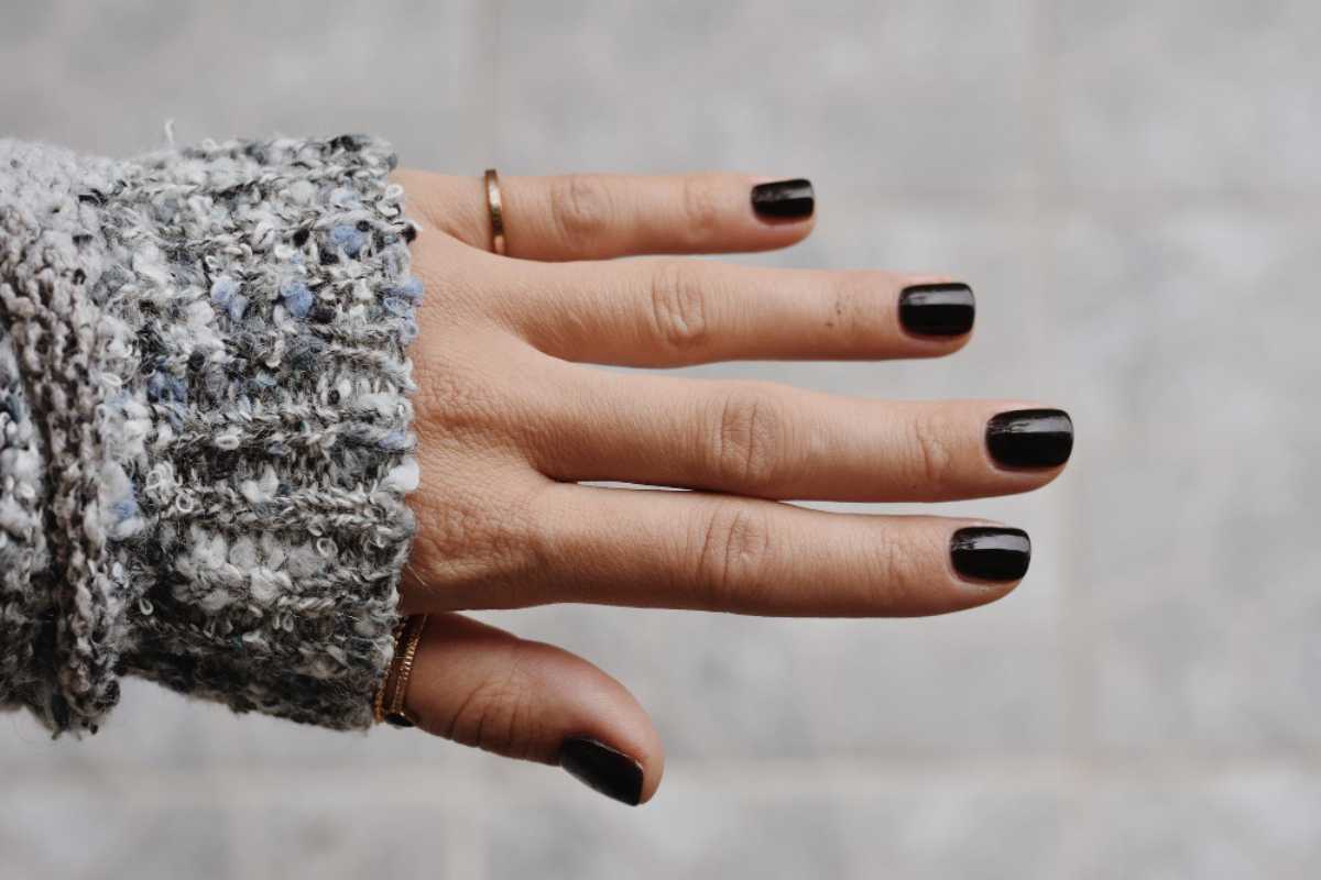 Segredo para esmalte escuro não manchar a cutícula - Imagem do artigo